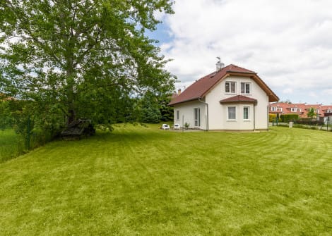 Dům na Pomněnkové ulici v blízkosti ZOO Lešná