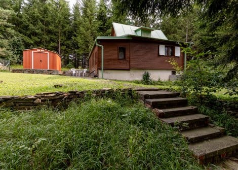 Myslivecká chata u lesa