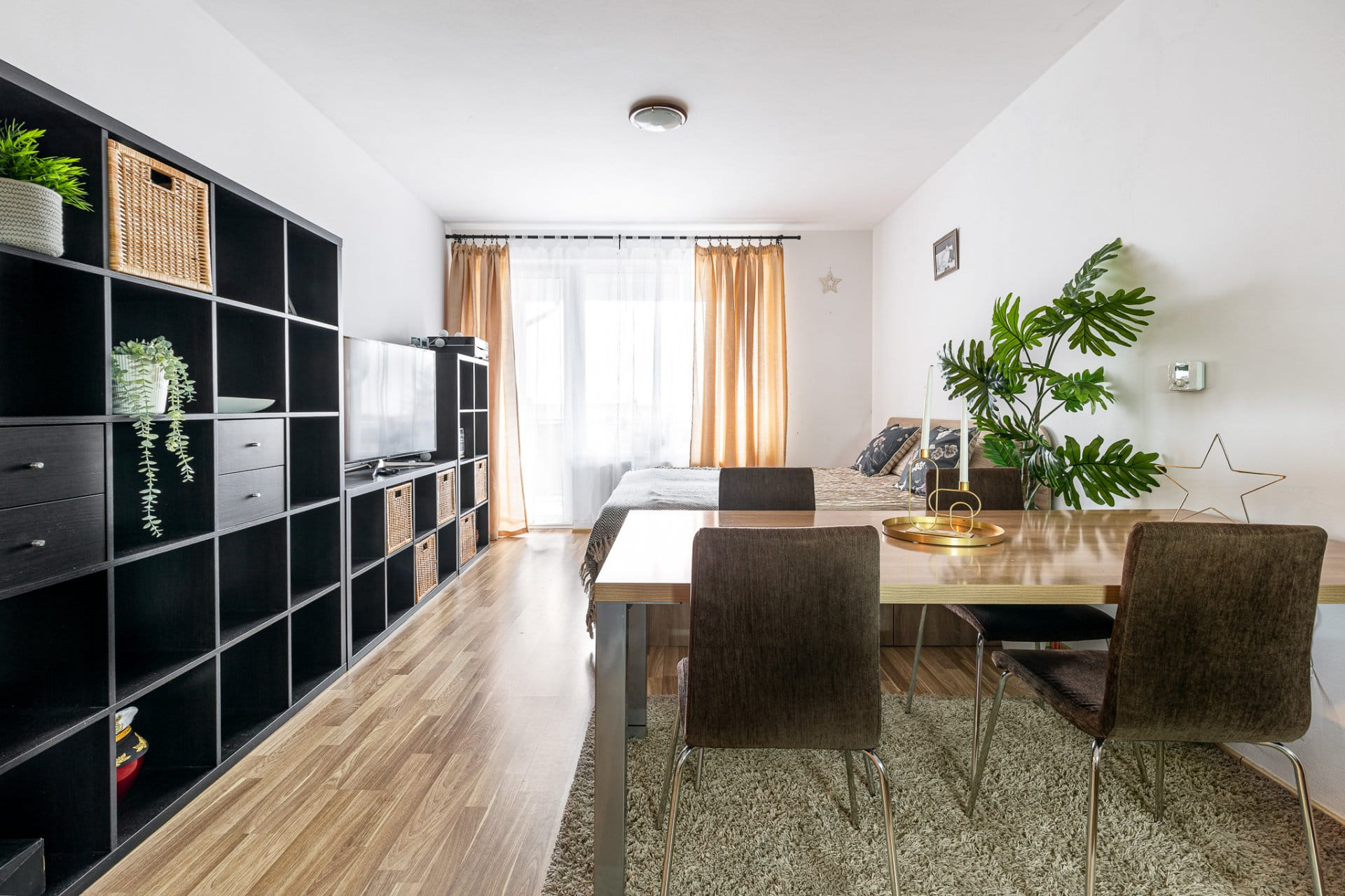 Novostavba 1kk s balkonem, kompletně zařízený