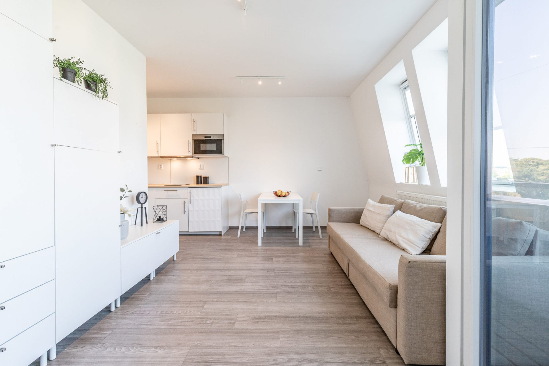 1+kk s balkonem a zahrádkou, vedle cyklostezky